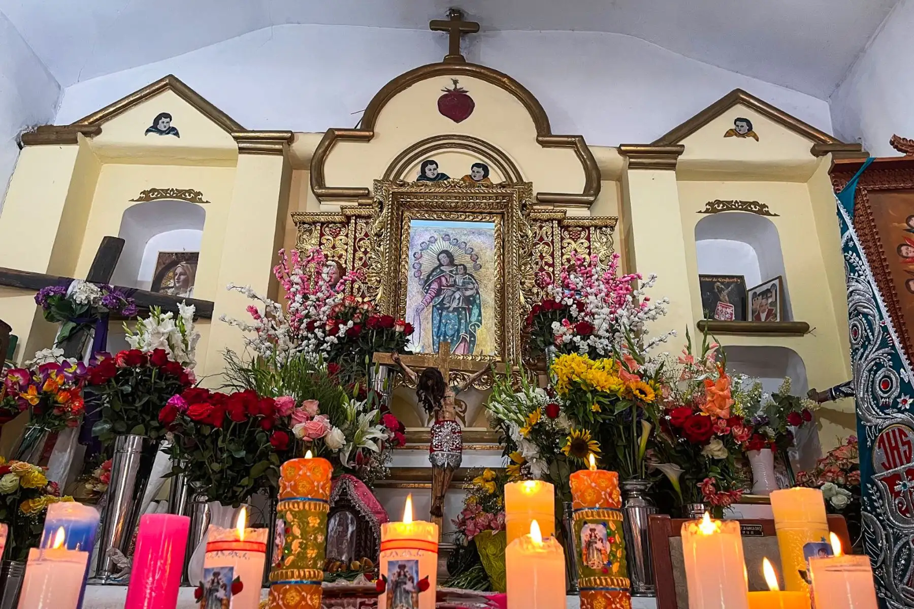 Los fieles y visitantes que recorren el Valle Sagrado de Los Incas, podrán acceder por una carretera hasta el antiguo templo donde está la milagrosa imagen de Nuestra Señora, y descender por otra, participar y compartir de las múltiples celebraciones. Foto: ANDINA/ Percy Hurtado