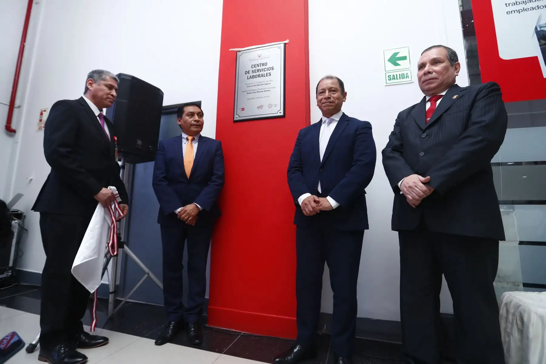 El ministro de Trabajo y Promoción del Empleo, Daniel Maurate, presidió la ceremonia del relanzamiento del Centro de Servicios Laborales de su institución, dirigido principalmente a jóvenes que quieren insertarse en el mercado laboral y conocer sus derechos como trabajadores. Foto: ANDINA/Daniel Bracamonte