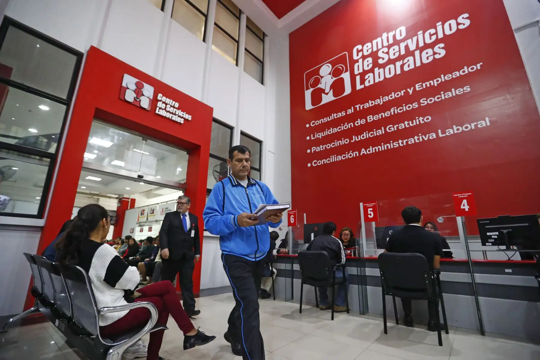 Se realizó el relanzamiento del Centro de Servicios Laborales del Ministerio de Trabajo y Promoción del Empleo, dirigido principalmente a jóvenes que quieren insertarse en el mercado laboral y conocer sus derechos como trabajadores. Foto: ANDINA/Daniel Bracamonte
