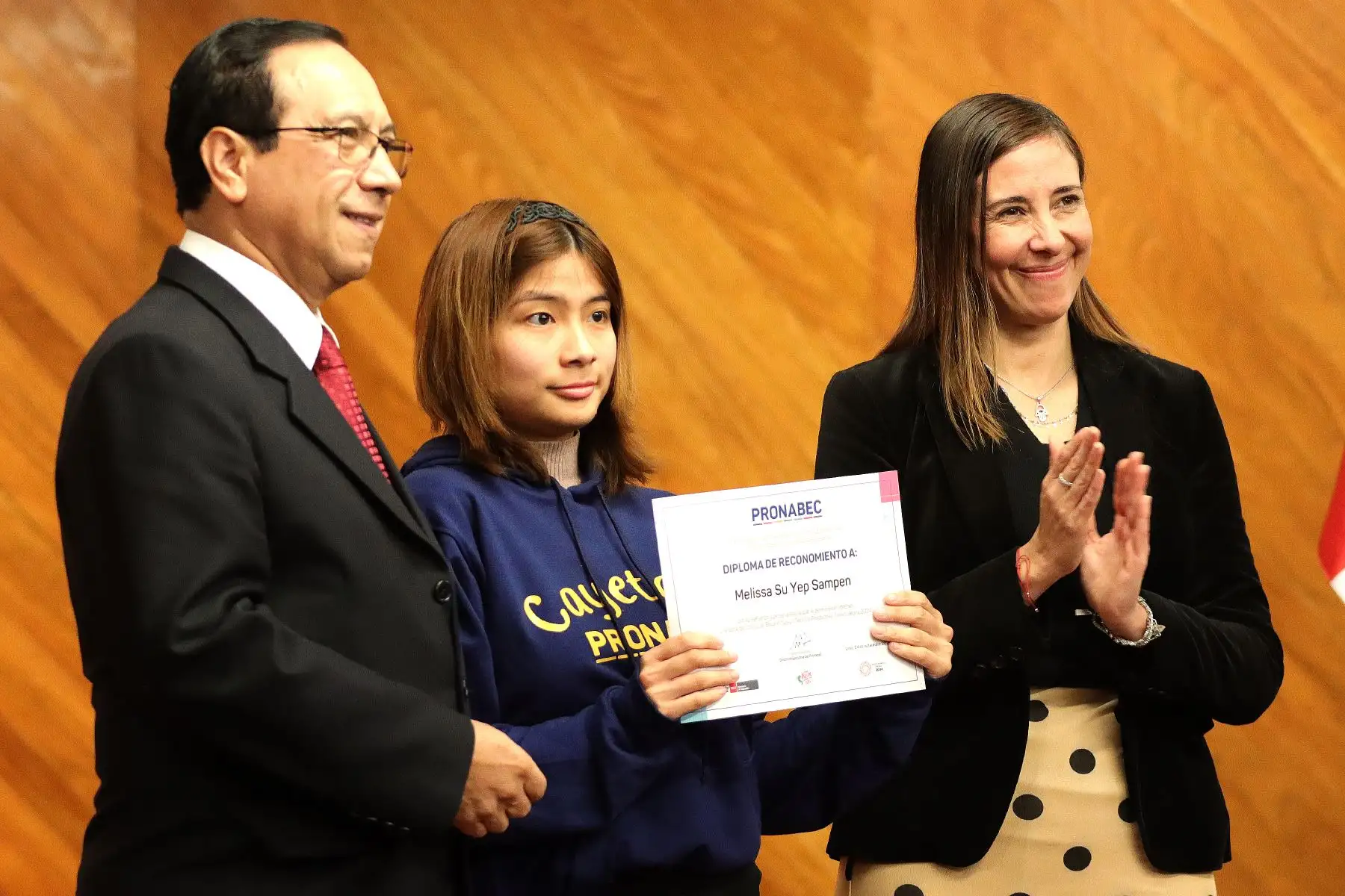 El Programa Nacional de Becas y Crédito Educativo (Pronabec) y la Universidad Peruana Cayetano Heredia realizaron una ceremonia de bienvenida para reconocer a los 46 nuevos ganadores de becas especiales de estudio, entre los que se encuentran personas con discapacidad y víctimas del terrorismo. Fue presidida por la directora ejecutiva del Pronabec, Alexandra Ames, y el rector de la universidad, Enrique Castañeda. Foto : ANDINA / Lino Chipana.