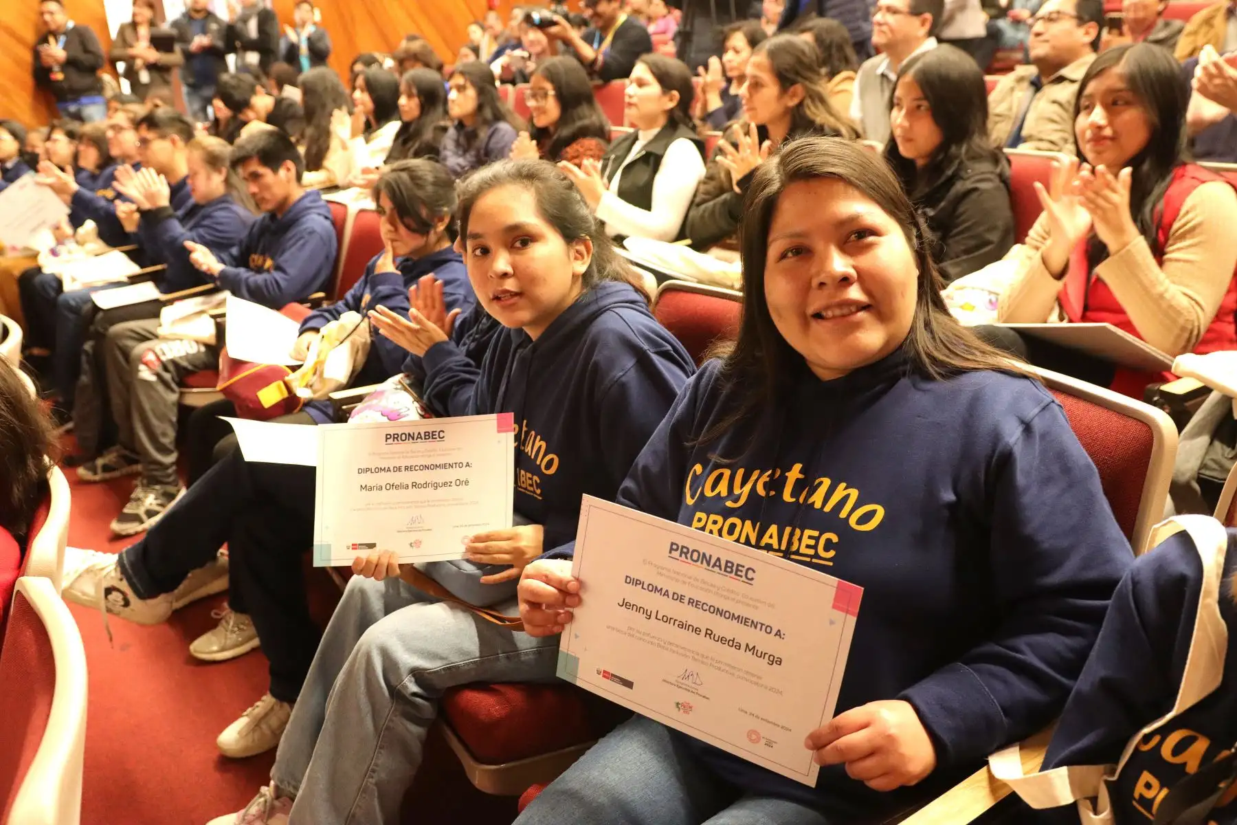El Programa Nacional de Becas y Crédito Educativo (Pronabec) y la Universidad Peruana Cayetano Heredia realizaron una ceremonia de bienvenida para reconocer a los 46 nuevos ganadores de becas especiales de estudio, entre los que se encuentran personas con discapacidad y víctimas del terrorismo. Fue presidida por la directora ejecutiva del Pronabec, Alexandra Ames, y el rector de la universidad, Enrique Castañeda. Foto : ANDINA / Lino Chipana.