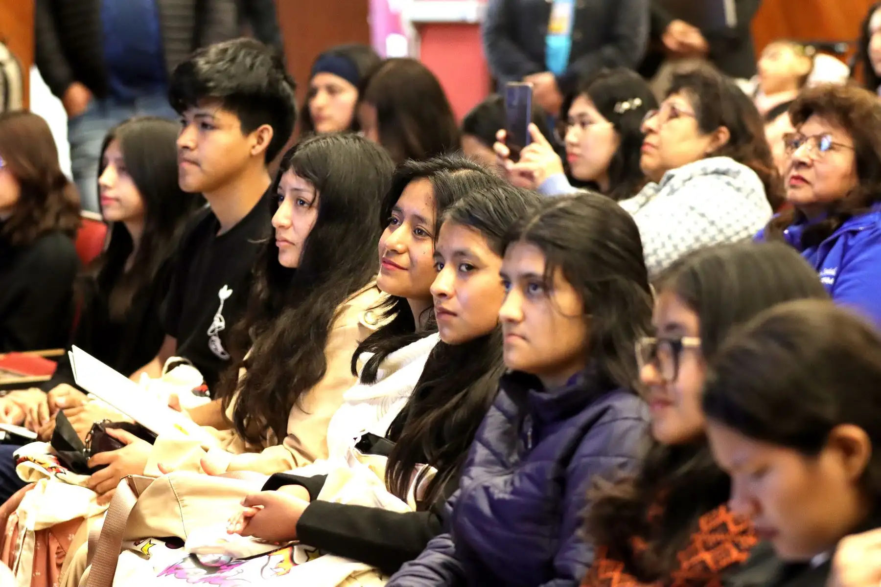 El Programa Nacional de Becas y Crédito Educativo (Pronabec) y la Universidad Peruana Cayetano Heredia realizaron una ceremonia de bienvenida para reconocer a los 46 nuevos ganadores de becas especiales de estudio, entre los que se encuentran personas con discapacidad y víctimas del terrorismo. Fue presidida por la directora ejecutiva del Pronabec, Alexandra Ames, y el rector de la universidad, Enrique Castañeda. Foto : ANDINA / Lino Chipana.