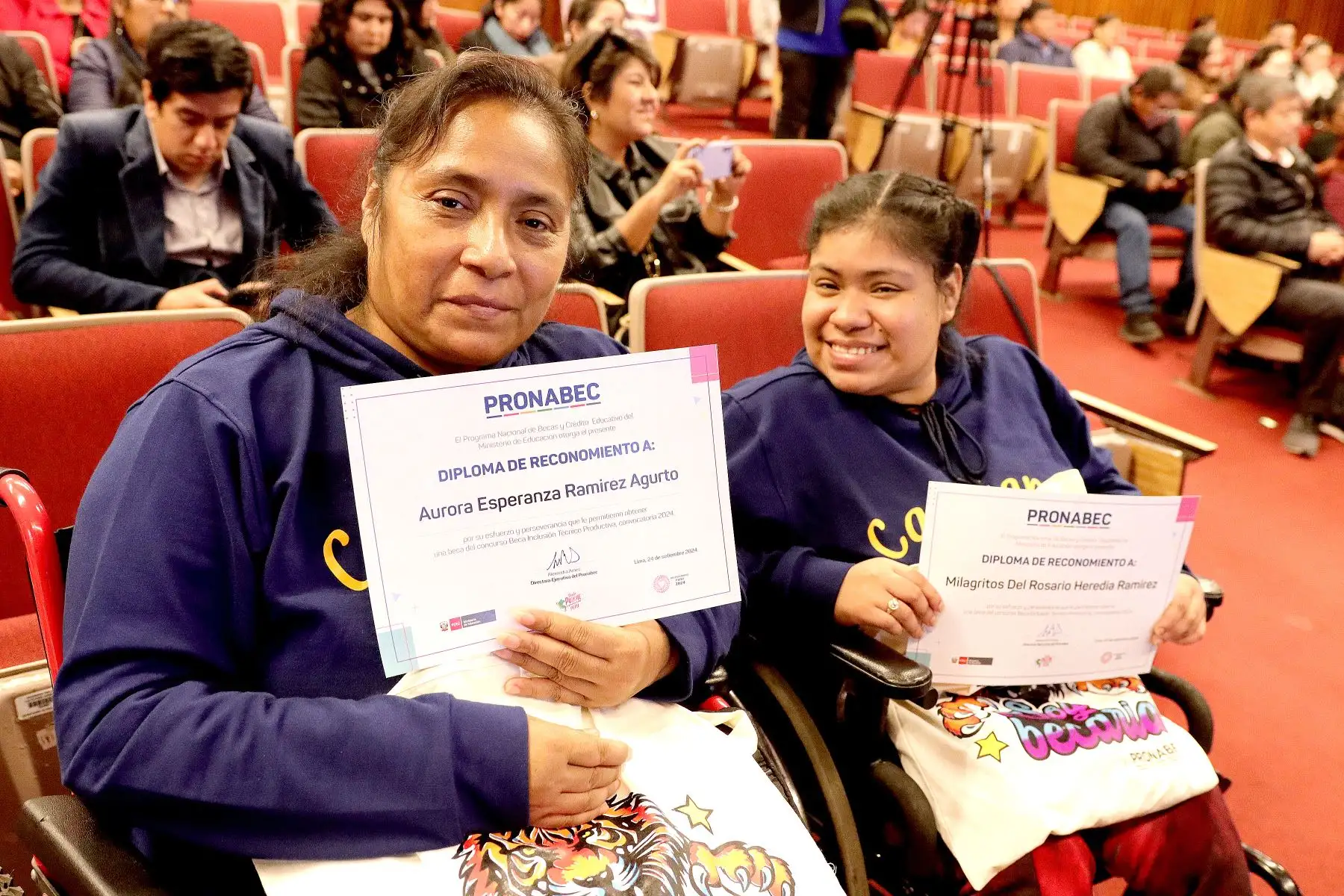 El Programa Nacional de Becas y Crédito Educativo (Pronabec) y la Universidad Peruana Cayetano Heredia realizaron una ceremonia de bienvenida para reconocer a los 46 nuevos ganadores de becas especiales de estudio, entre los que se encuentran personas con discapacidad y víctimas del terrorismo. Fue presidida por la directora ejecutiva del Pronabec, Alexandra Ames, y el rector de la universidad, Enrique Castañeda. Foto : ANDINA / Lino Chipana.