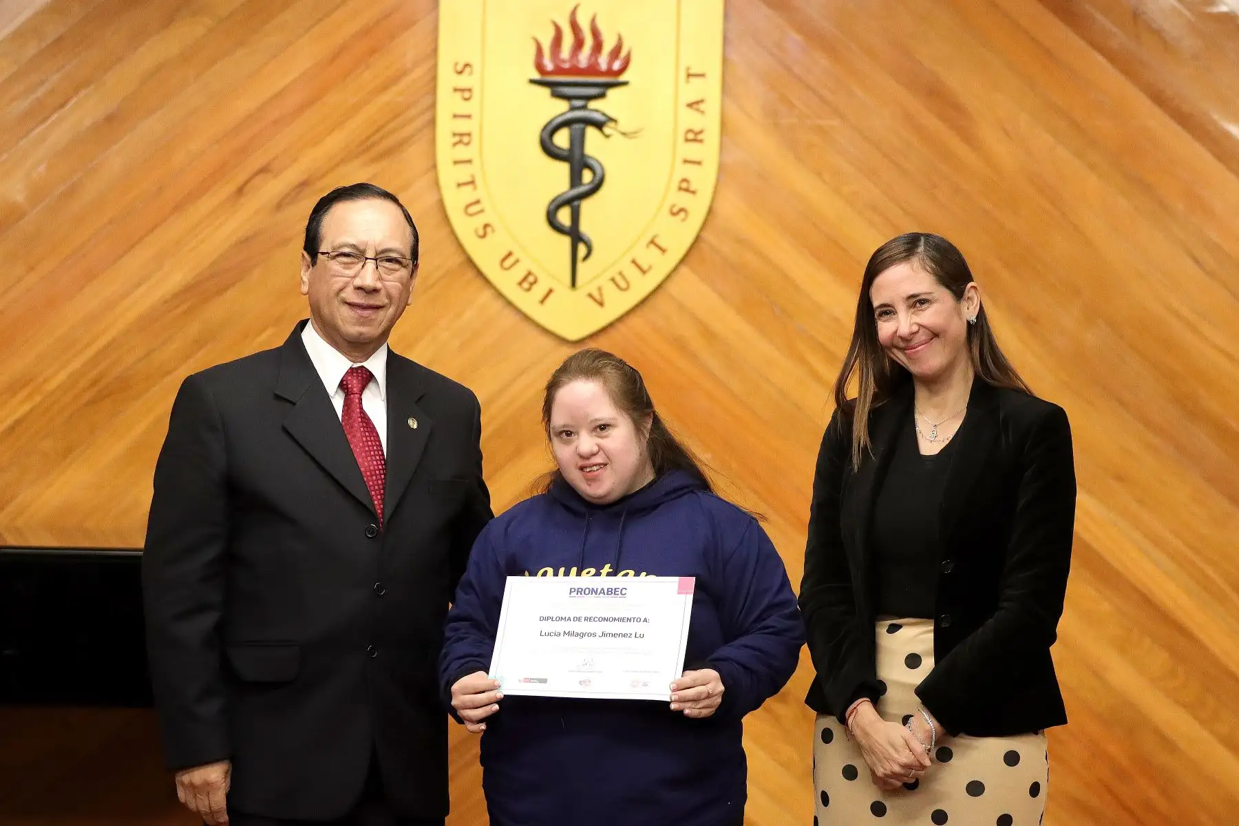El Programa Nacional de Becas y Crédito Educativo (Pronabec) y la Universidad Peruana Cayetano Heredia realizaron una ceremonia de bienvenida para reconocer a los 46 nuevos ganadores de becas especiales de estudio, entre los que se encuentran personas con discapacidad y víctimas del terrorismo. Fue presidida por la directora ejecutiva del Pronabec, Alexandra Ames, y el rector de la universidad, Enrique Castañeda. Foto : ANDINA / Lino Chipana.