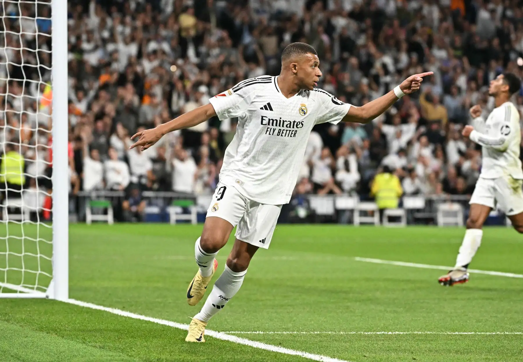 Lucas Vázquez (minuto 1), Mbappé (40), Rodrygo (48) celebraron en lo que parecía una noche plácida para el campeón de Europa. Carlos Benavídez (85) y Kike García (86) le pusieron emoción a la recta final. Foto: EFE