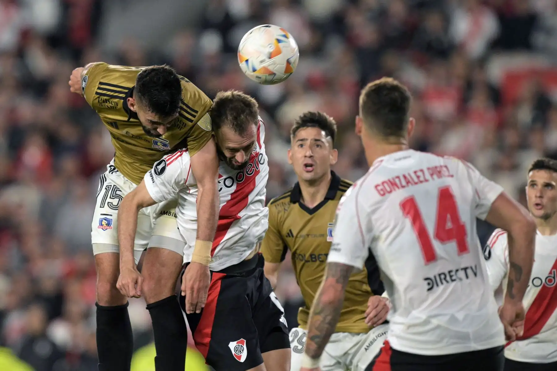 El gol fue un duro impacto para Colo Colo, al que le costó reaccionar después de quedar en desventaja, y un tesoro para un River que encontró la soltura necesaria para tener el control del juego. Foto: AFP