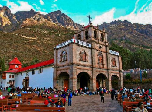 Trabajadores y pobladores retiran más de nueve toneladas de residuos sólidos de Santuario del Señor de Huanca, en la provincia cusqueña de Calca.