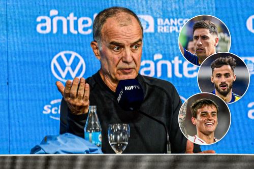 Marcelo Bielsa entrenador de la selección uruguaya declarando en conferencia de prensa.