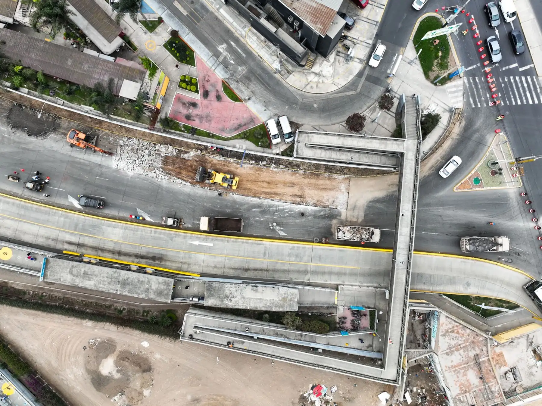 La Empresa Municipal de Apoyo a Proyectos Estratégicos (Emape) realizó el cierre de la vía expresa Luis Bedoya Reyes de sur a norte, entre la av. República de Panamá, en Barranco, hasta la av. 28 de Julio en Miraflores, desde el 24 de septiembre hasta el 9 de octubre debido a trabajos de mantenimiento.

Foto: ANDINA/Juan Carlos Guzmán Negrini