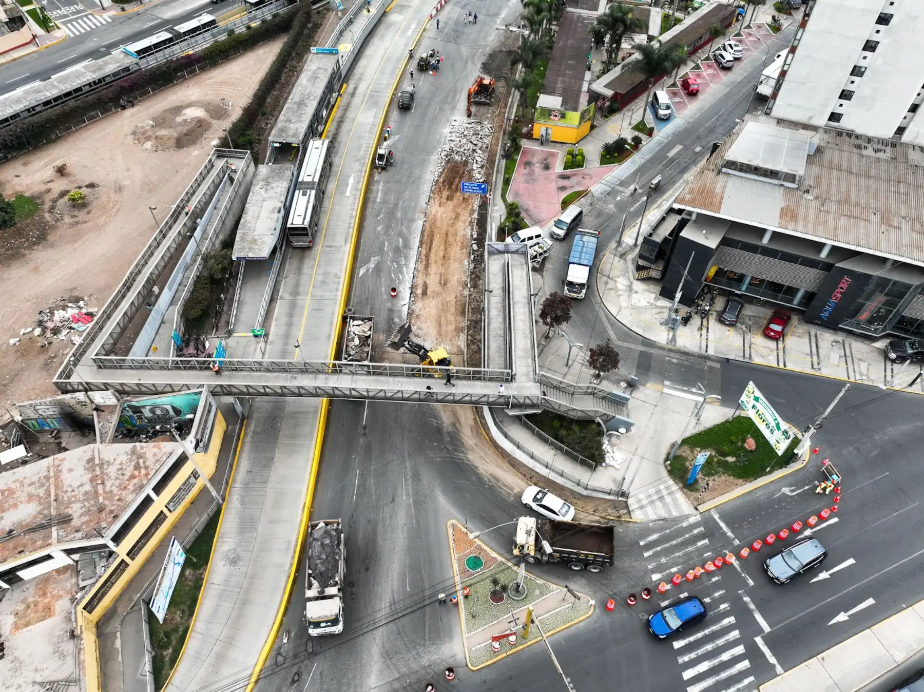 La Empresa Municipal de Apoyo a Proyectos Estratégicos (Emape) realizó el cierre de la vía expresa Luis Bedoya Reyes de sur a norte, entre la av. República de Panamá, en Barranco, hasta la av. 28 de Julio en Miraflores, desde el 24 de septiembre hasta el 9 de octubre debido a trabajos de mantenimiento.

Foto: ANDINA/Juan Carlos Guzmán Negrini