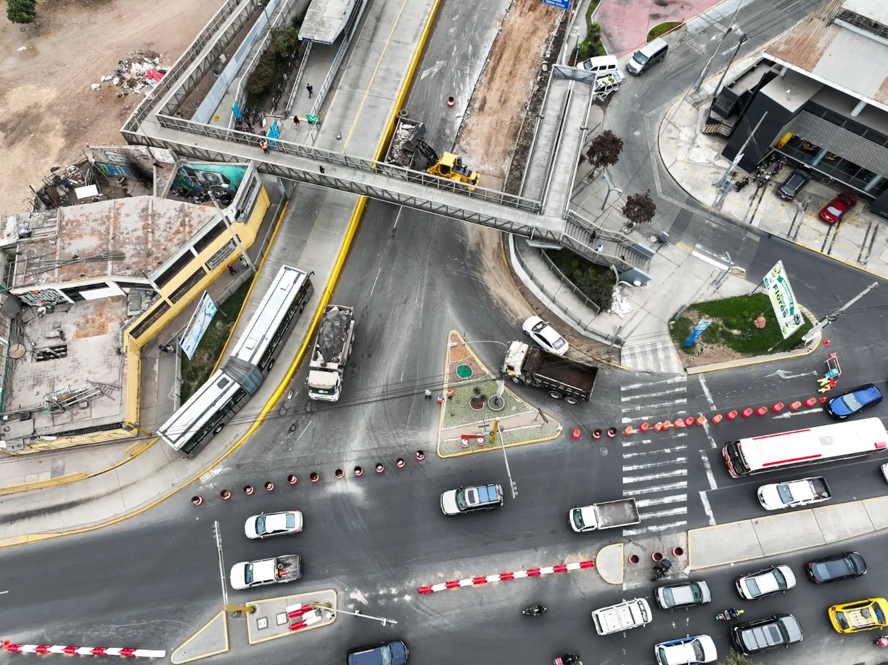 El gerente general de Emape, Carlos Peña, indicó que esta obra de renovación de la mencionada vía conocida también como Paseo de la República abarcará toda su extensión: 10 kilómetros. Foto: ANDINA/Juan Carlos Guzmán Negrini