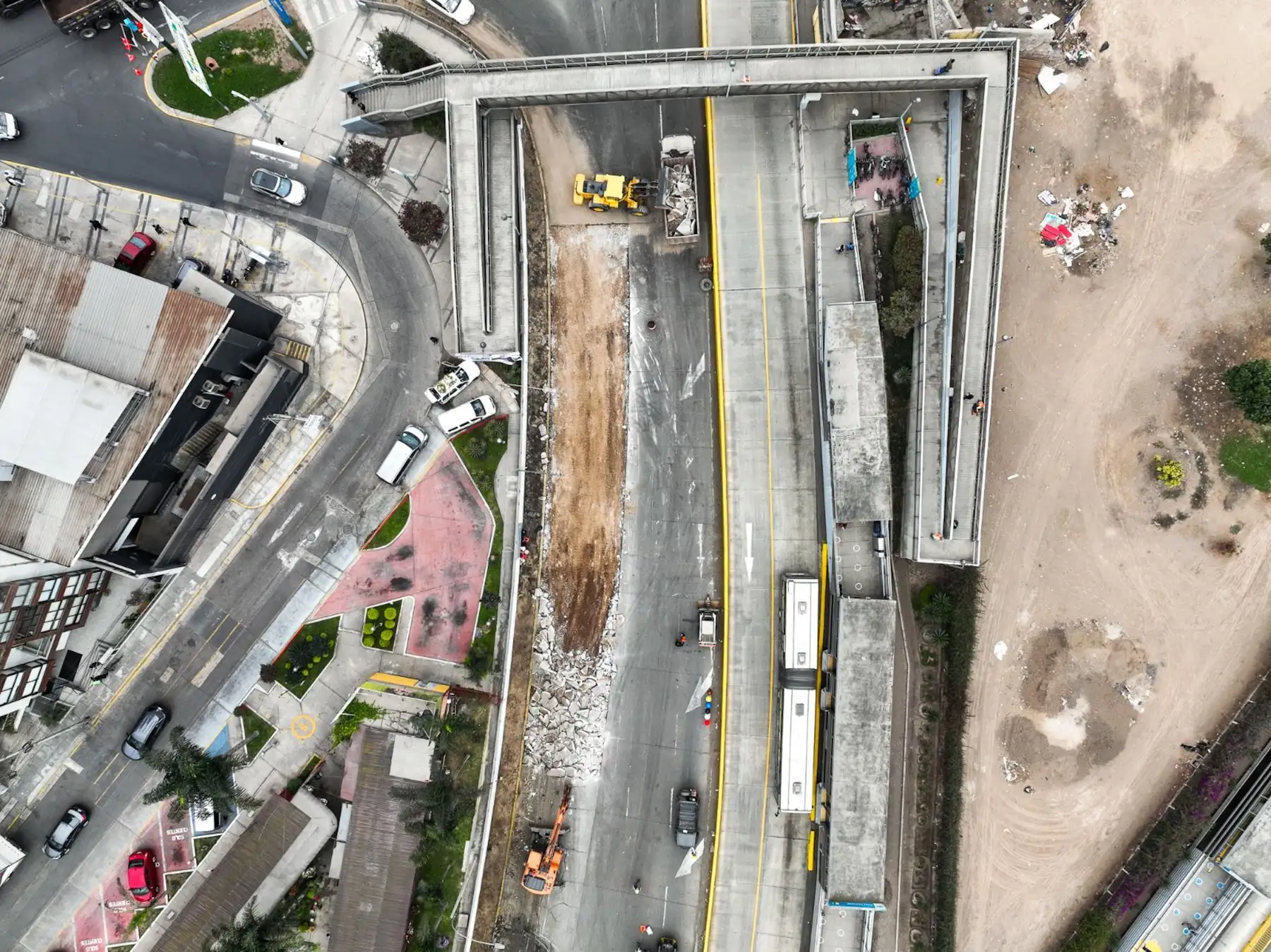 La Empresa Municipal de Apoyo a Proyectos Estratégicos (Emape) realizó el cierre de la vía expresa Luis Bedoya Reyes de sur a norte, entre la av. República de Panamá, en Barranco, hasta la av. 28 de Julio en Miraflores, desde el 24 de septiembre hasta el 9 de octubre debido a trabajos de mantenimiento.

Foto: ANDINA/Juan Carlos Guzmán Negrini