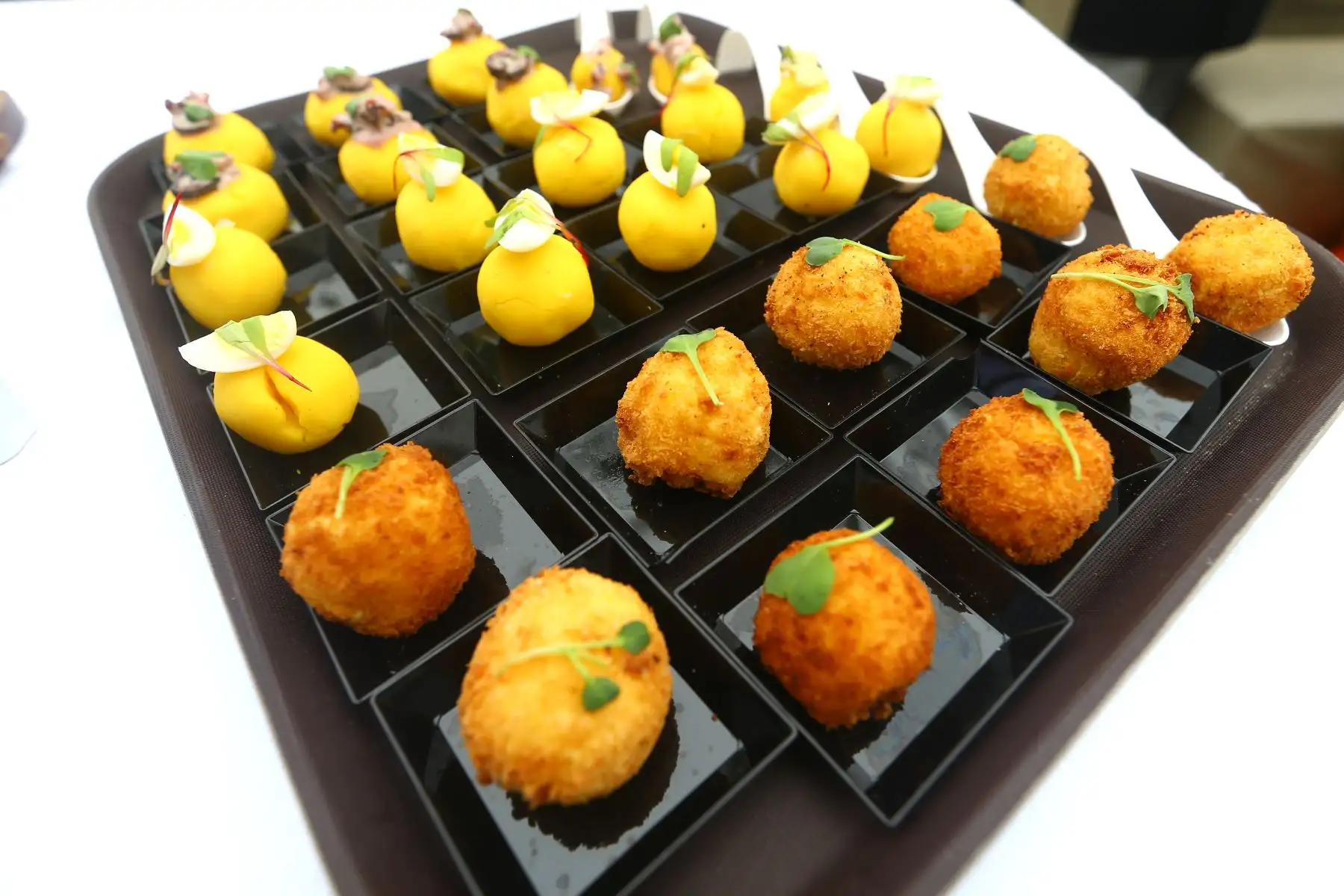 El Centro de Formación en Turismo realiza  la Feria “Cenfotur Sabores”, con la participación de chefs docentes y estudiantes de la carrera de “Gastronomía Peruana e Internacional”, quienes presentaron platos típicos como la patarasca, la patita con maní, el tacacho con cecina, así como postres de antaño como el rafañote, entre otras muestras de la cocina de distintas regiones del país.
Foto: ANDINA/Eddy Ramos