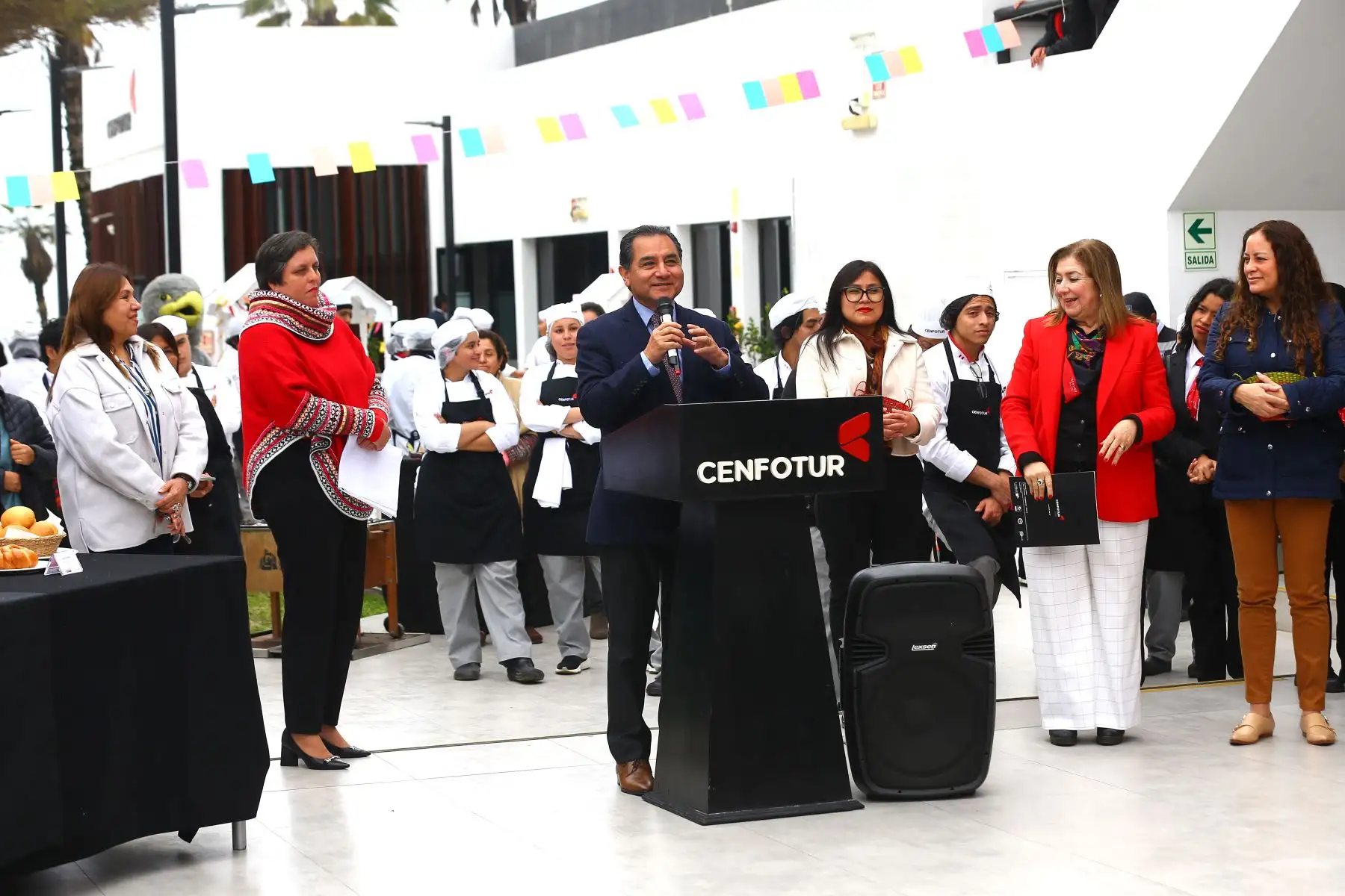 El Centro de Formación en Turismo realiza  la Feria “Cenfotur Sabores”, con la participación de chefs docentes y estudiantes de la carrera de “Gastronomía Peruana e Internacional”.
En la imagen,  Orlando Quispe, director de la Dirección de Formación Académica  de CENFOTUR.
Foto: ANDINA/Eddy Ramos