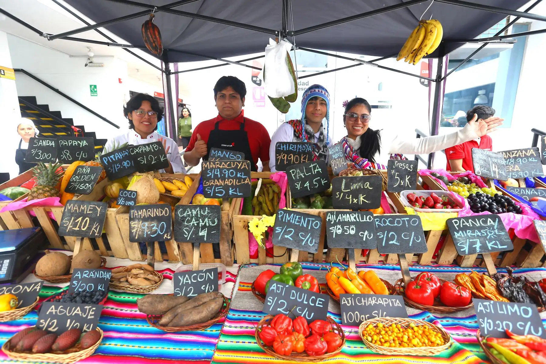 Esta exhibición se realiza en el marco del Día Mundial del Turismo y permitirá compartir experiencias de sabores, además de dar a conocer las bondades de la comida regional.
Foto: ANDINA/ Eddy Ramos