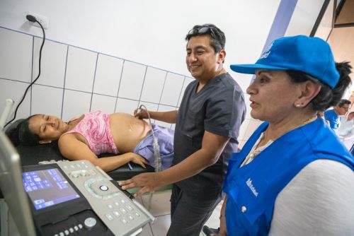 El Ministerio de Salud  y EsSalud, con el objetivo de acercar los servicios de salud a la población, en una acción conjunta  realizan una campaña de atención médica en el centro poblado menor de La Joya, localidad de Tambopata.