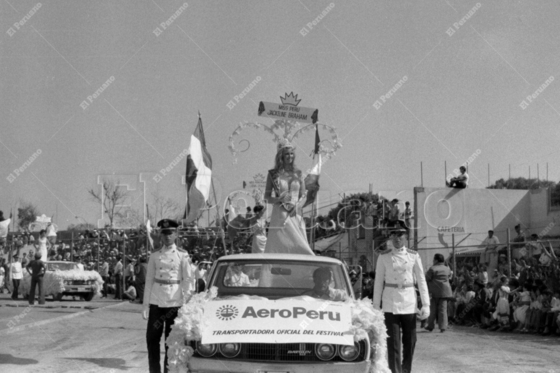 La Libertad - 30 setiembre 1979 / Jacqueline Brahms, Miss Perú 1979,  en el imponente corso  del Festival Internacional de la Primavera de Trujillo. Foto: Archivo Histórico de El Peruano / Justo López