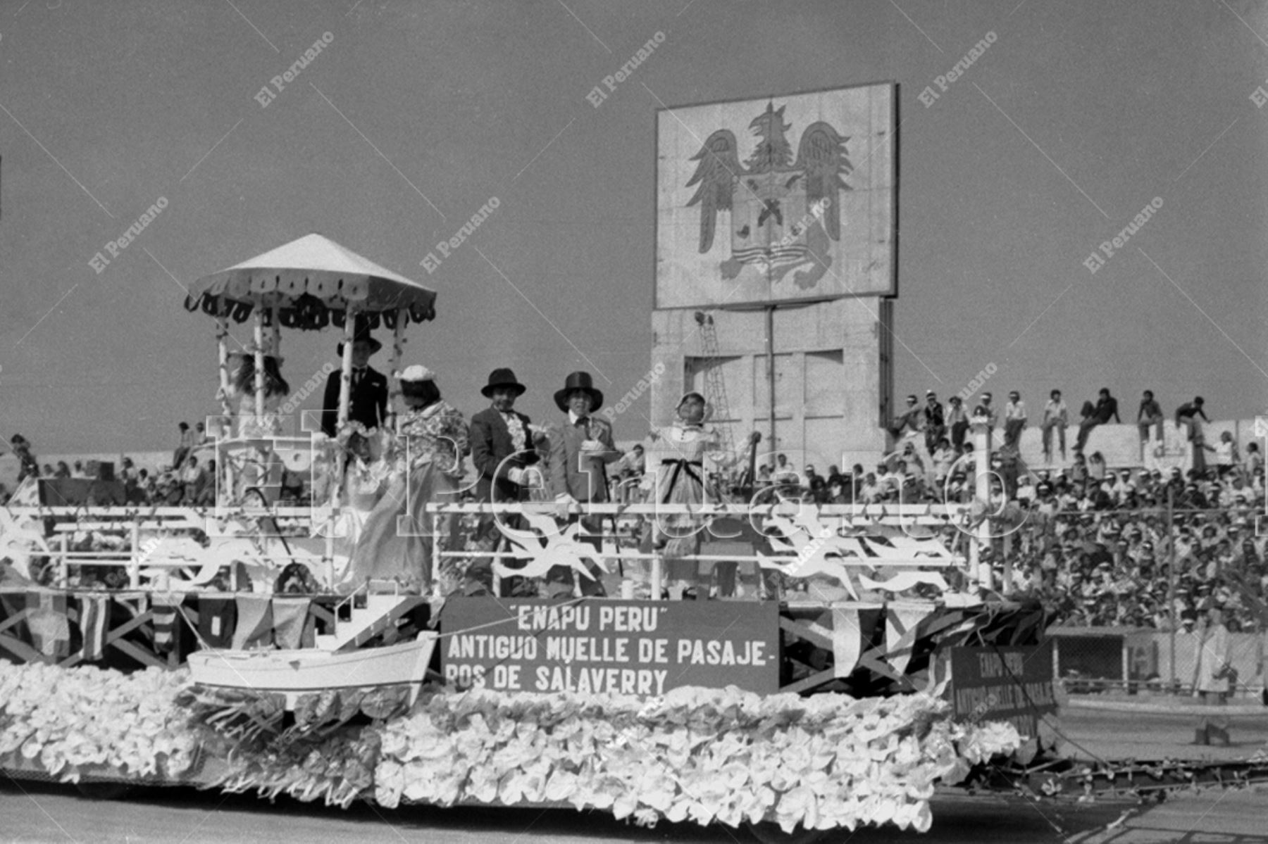 La Libertad - 30 setiembre 1979 / Miles de personas presenciaron el gran corso  del Festival Internacional de la Primavera de Trujillo. Foto: Archivo Histórico de El Peruano