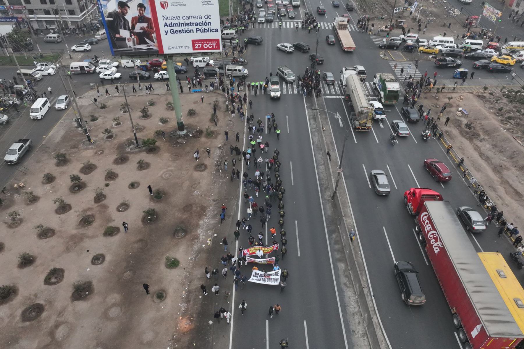 Cruce de la Panamericana Norte con avenida avenida Huandoy  a consecuencia del paro convocado por un grupo de transportistas en Lima Metropolitana. Foto: ANDINA/ Juan Carlos Guzmán Negrini