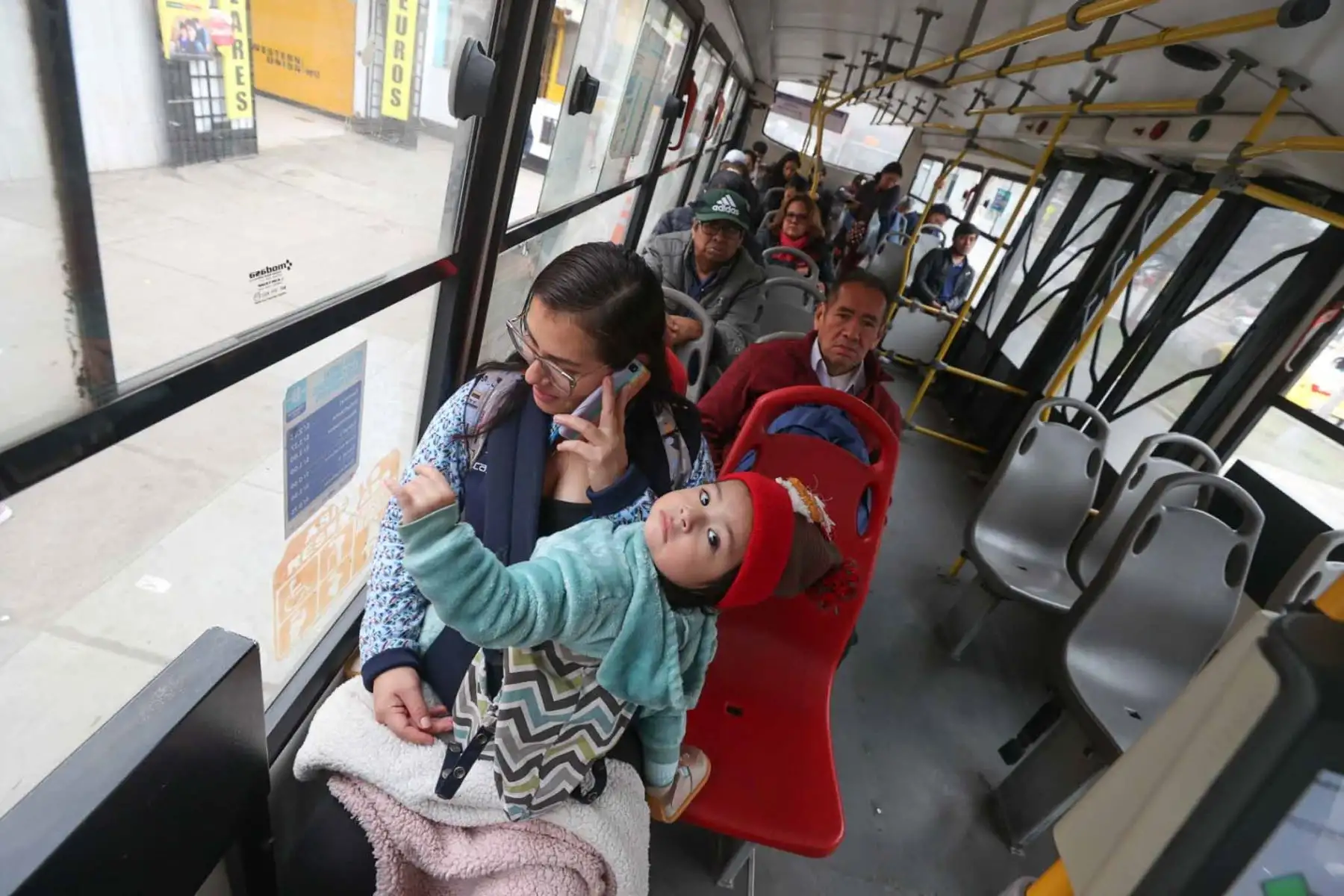 Los servicios de transporte público convencional y concesionados reforzaron sus salidas habituales, con el fin de garantizar la transitabilidad de los usuarios ante el paro convocado por algunos gremios de transportistas, informó la ATU.

Foto: ANDINA/ Juan Carlos Guzmán Negrini