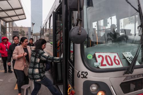 Imágenes del transporte público convencional y concesionados  durante el paro convocado por grupos de transportistas en Lima Metropolitana y Callao