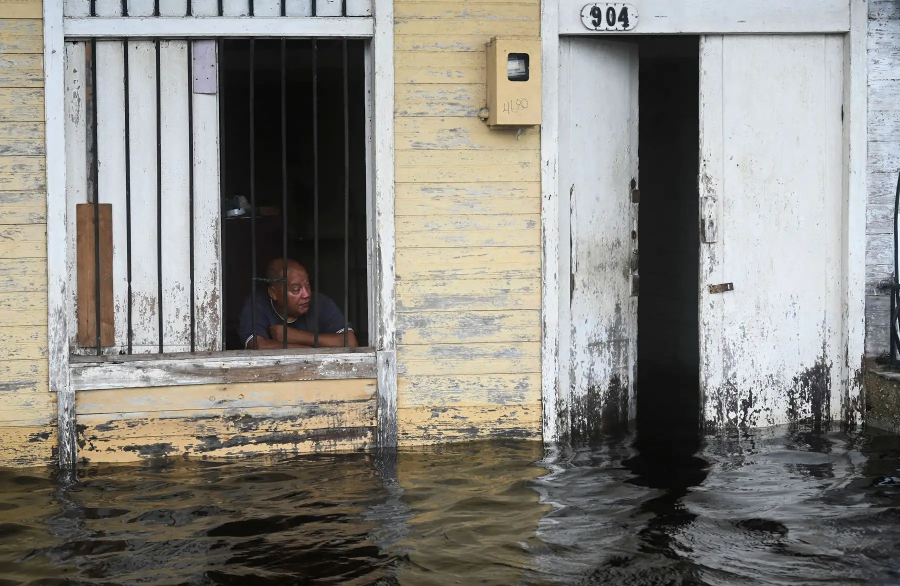 A pesar de las previsiones, Patrick Riickert se negó a evacuar su pequeña casa de madera en Crawfordville, una ciudad de 5.000 habitantes a medio camino entre Tallahassee y la costa, que seguramente sea arrasada por Helene. Foto: AFP