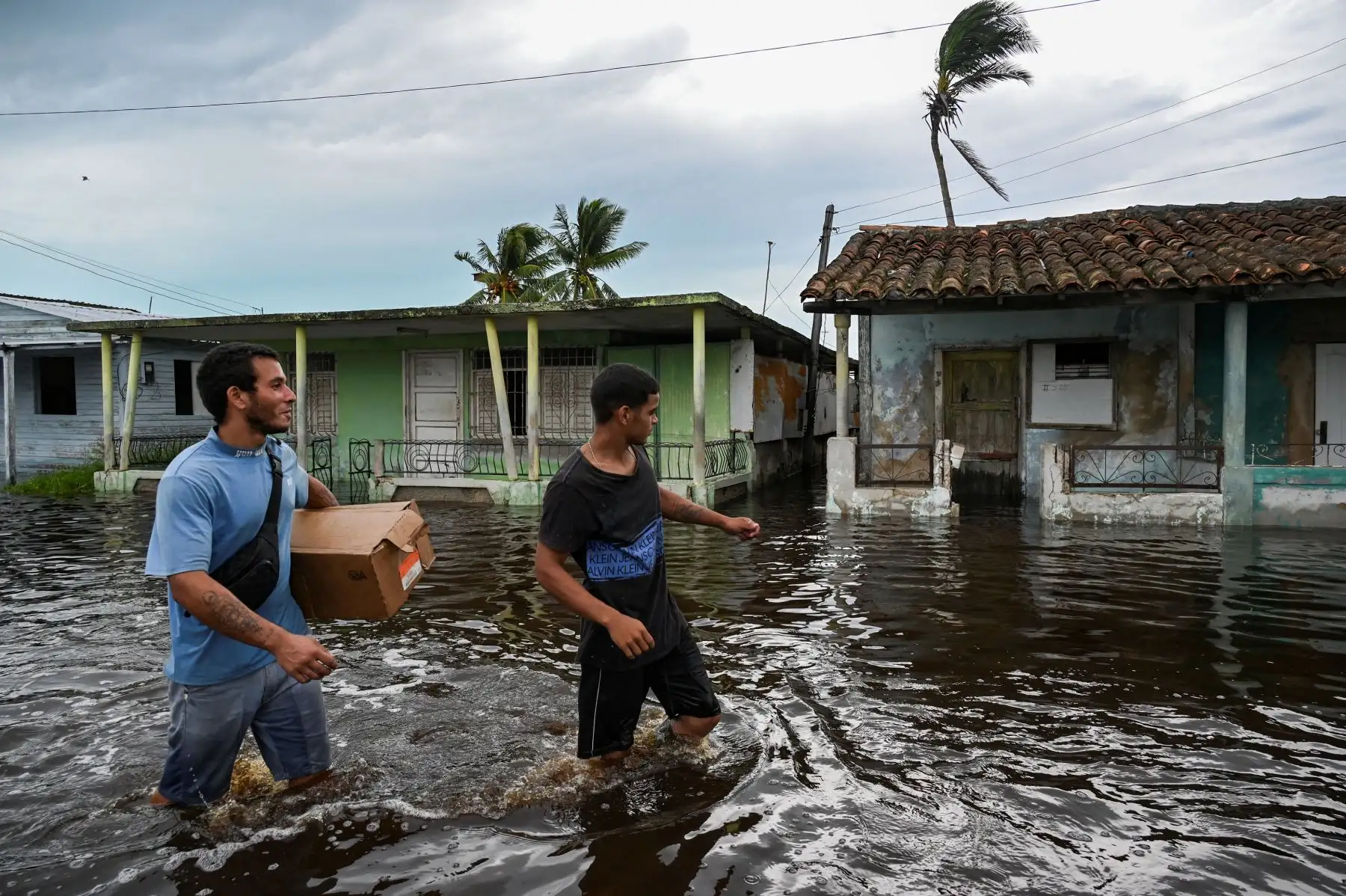 El NHC espera que Helene toque tierra en la costa de Big Bend de Florida, o cerca de allí, alrededor de las 23H00 locales (03H00 GM). Foto: AFP
