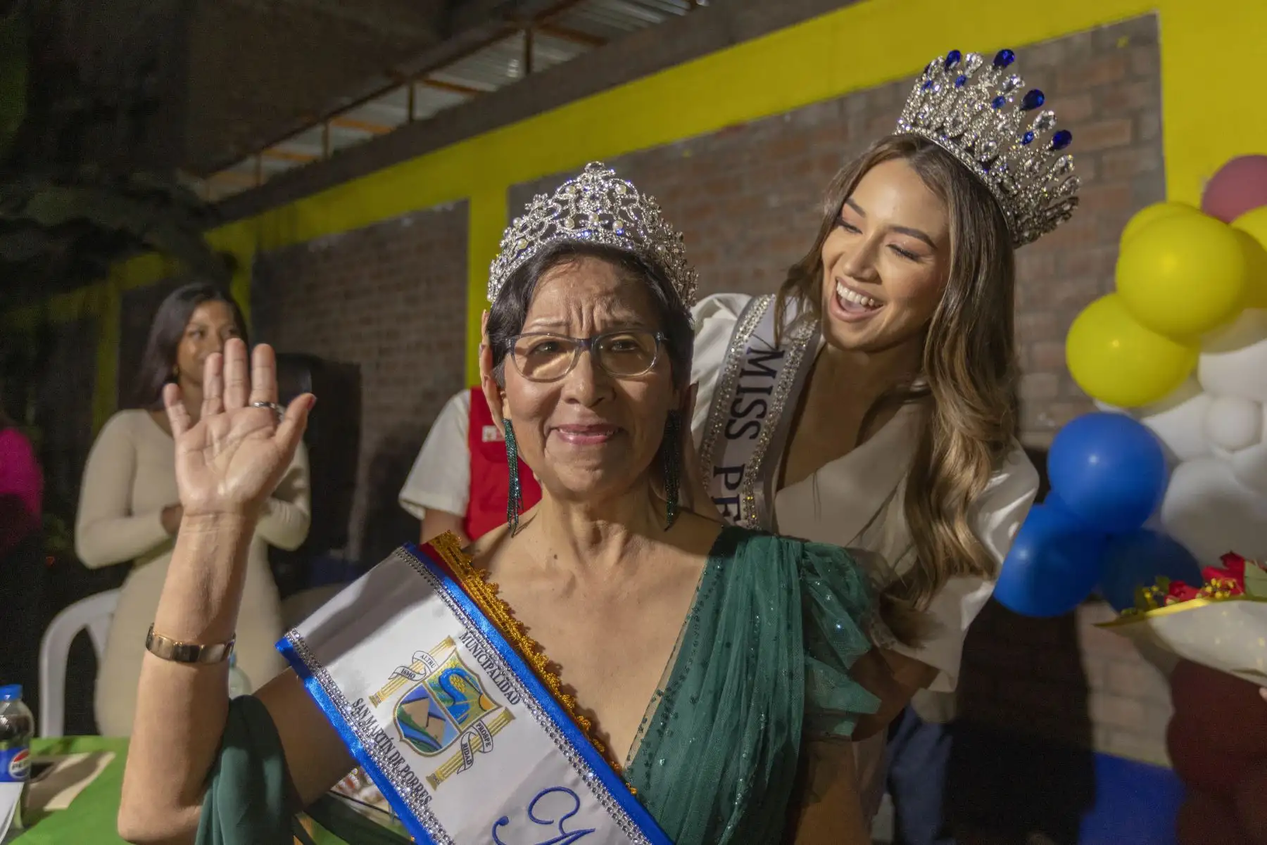 Mujeres integrantes del Centro Integral del Adulto Mayor (CIAM) de la Municipalidad de San Martín de Porres participaron en el concurso “Miss Senior Primavera CIAM 2024”. Las señoras desfilaron por la pasarela y lucieron sus mejores trajes. Foto: Municipalidad de San Martín de Porres