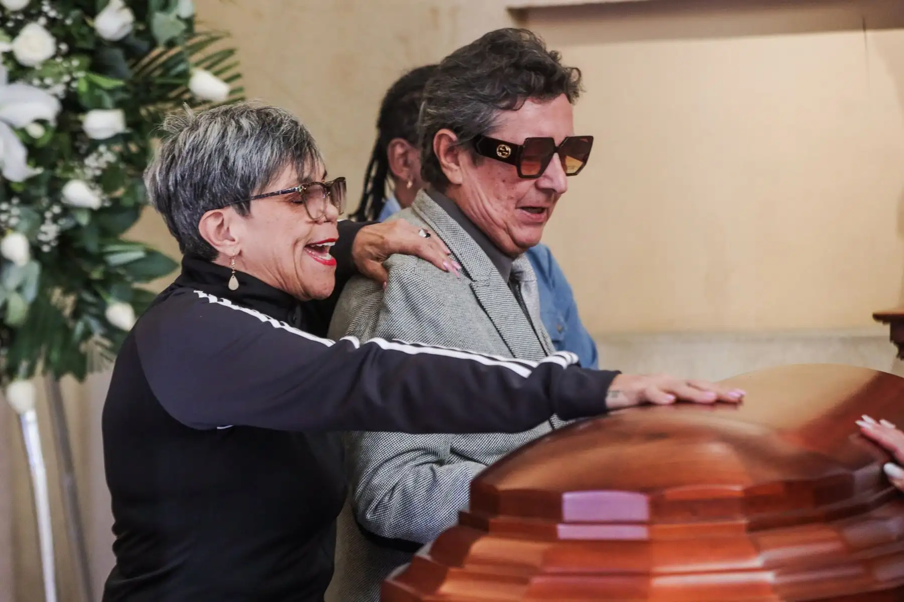Artistas nacionales llegan al velatorio Camino De Paz CAFAE, ubicado en Cercado de Lima, para darle el último adiós a quien en vida fue el recordado actor cómico Rodolfo Carrión “Felpudini”. Foto: ANDINA/ Connie Calderon