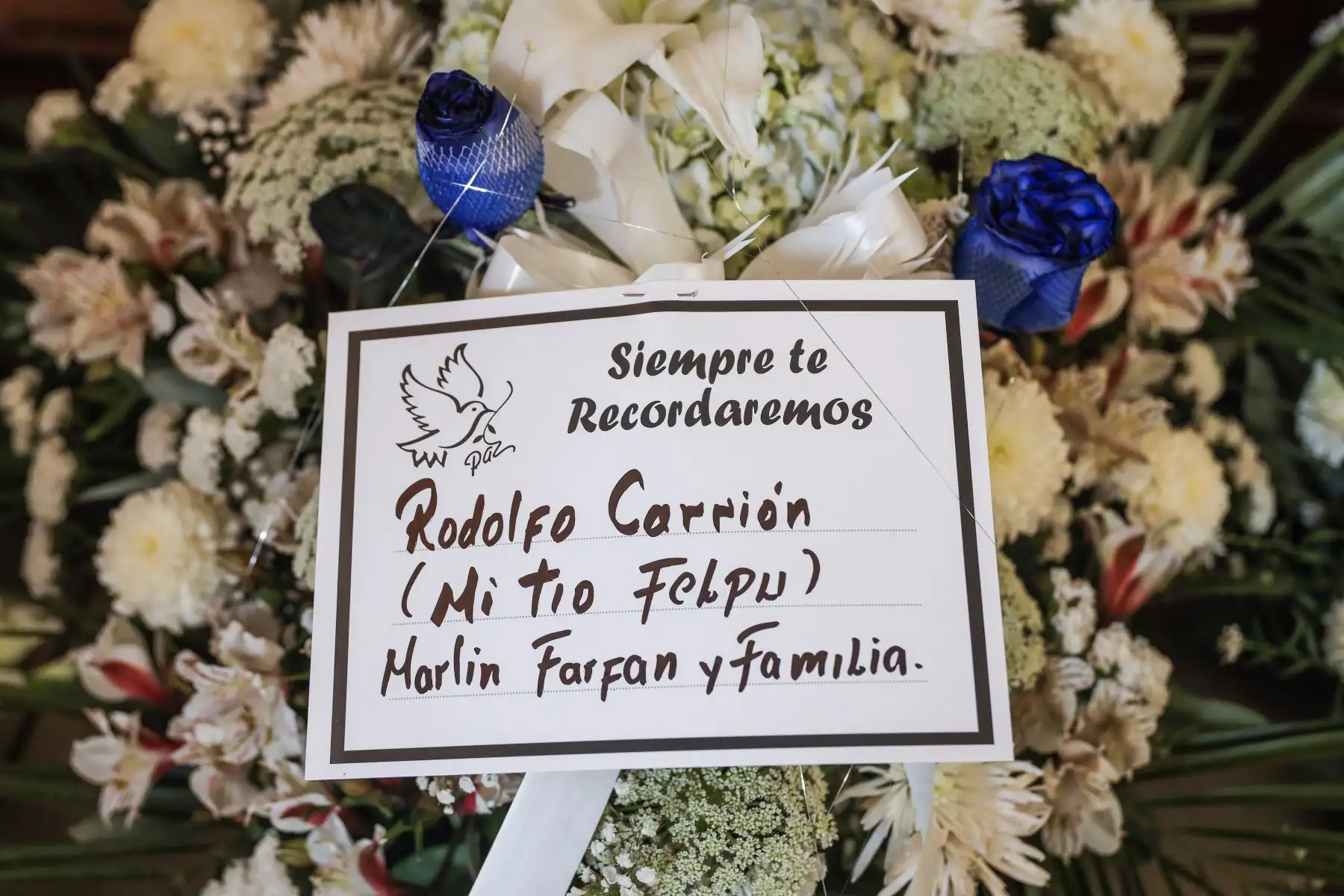 Familiares y amigos del querido "Felpudini" envían arreglos florales al velatorio Camino De Paz CAFAE, ubicado en Cercado de Lima. Foto: ANDINA/ Connie Calderon
