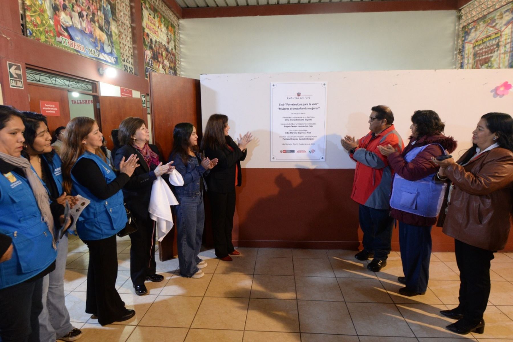 La intervención Mujeres Acompañando Mujeres, compuesto por mentoras voluntarias y psicólogas comunitarias, proporciona apoyo integral a mujeres víctimas de violencia, ayudándolas a seguir adelante con sus denuncias y proyectos de vida.