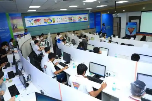 El pasado 21 de marzo, Juan Terán, estudiante de Ingeniería de Sistemas de la Universidad Nacional de Ingeniería (UNI), participó en la Gran Final del Concurso CodeVita, organizado por Tata Consultancy Services (TCS). Este concurso reunió a estudiantes de diversos países para competir por el título de Mejor Programador del Mundo en la India.
