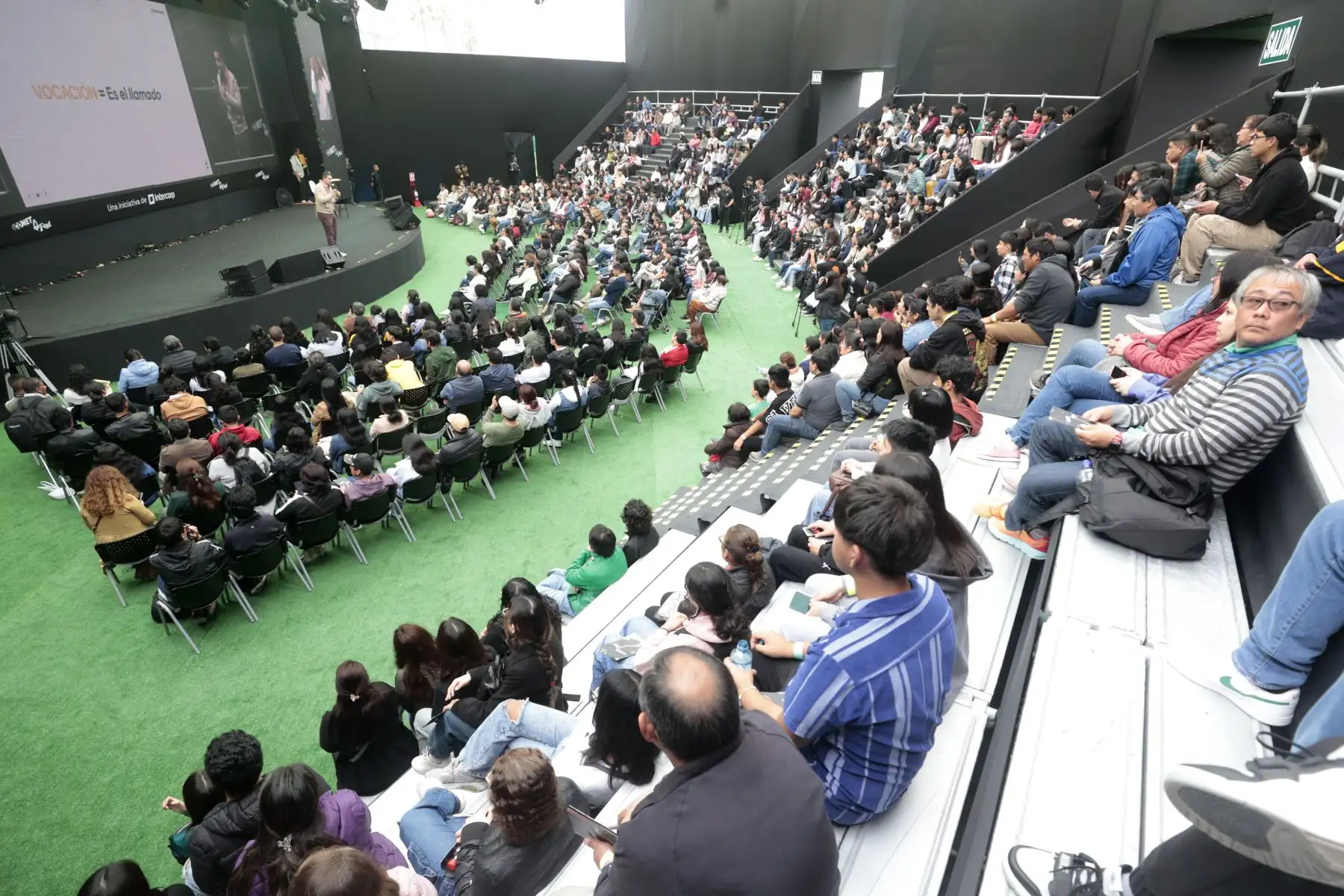 Cubre el "Comet Fest", el evento de orientación vocacional presencial y virtual más grande del Perú y Latinoamérica, que conecta a estudiantes de 3°, 4° y 5°de secundaria con las carreras y oportunidades de educación superior en el país y en el exterior. Explanada de la playa Agua Dulce. Foto: ANDINA/ Vidal Tarqui