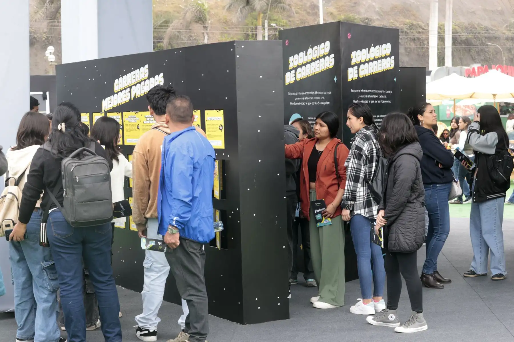 Cubre el "Comet Fest", el evento de orientación vocacional presencial y virtual más grande del Perú y Latinoamérica, que conecta a estudiantes de 3°, 4° y 5°de secundaria con las carreras y oportunidades de educación superior en el país y en el exterior. Explanada de la playa Agua Dulce. Foto: ANDINA/ Vidal Tarqui