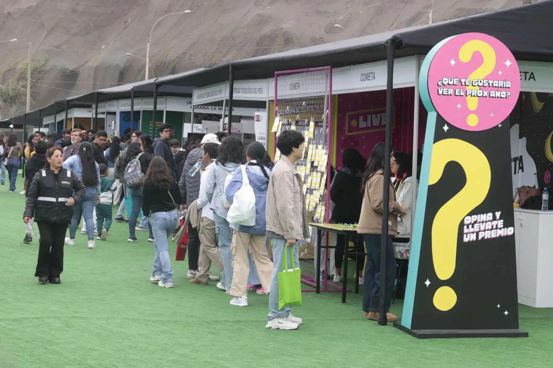 Cubre el "Comet Fest", el evento de orientación vocacional presencial y virtual más grande del Perú y Latinoamérica, que conecta a estudiantes de 3°, 4° y 5°de secundaria con las carreras y oportunidades de educación superior en el país y en el exterior. Explanada de la playa Agua Dulce. Foto: ANDINA/ Vidal Tarqui