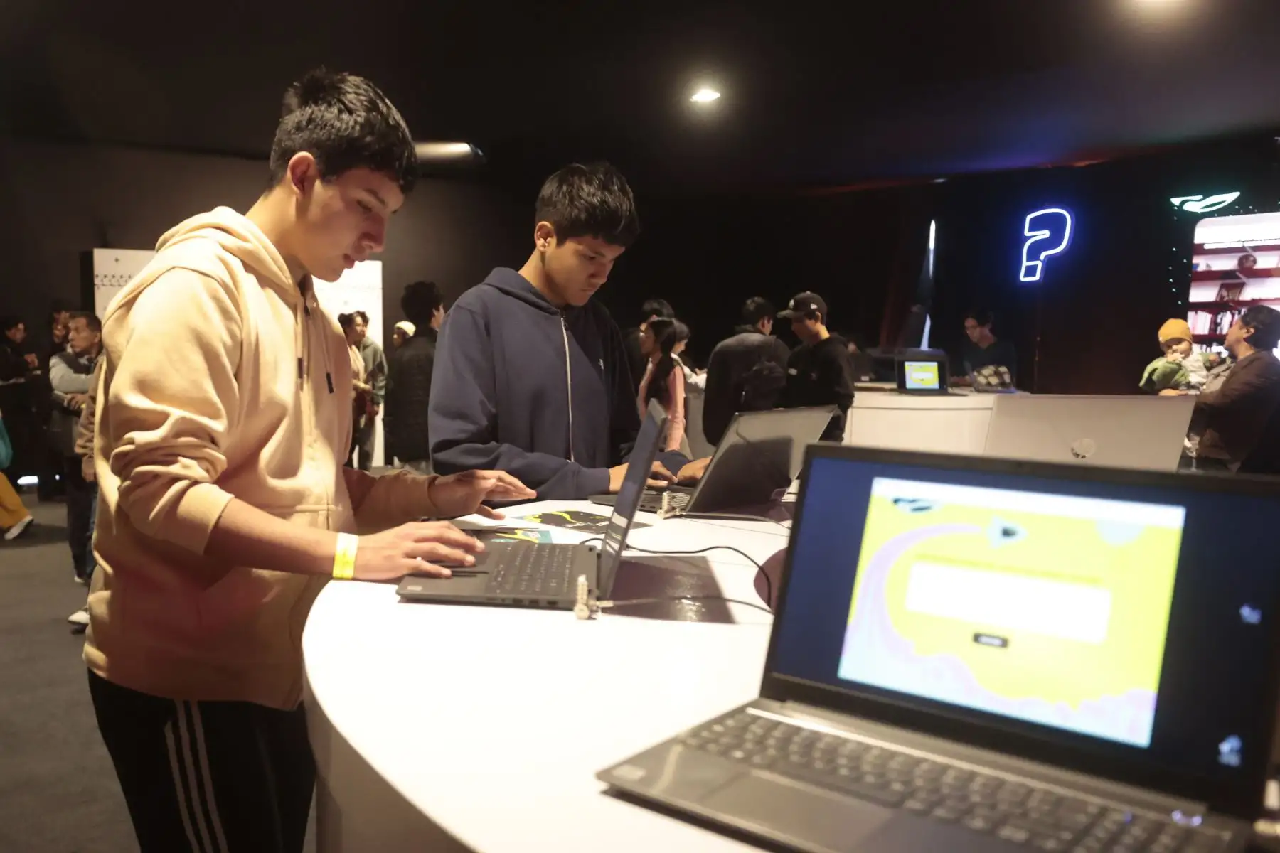 Cubre el "Comet Fest", el evento de orientación vocacional presencial y virtual más grande del Perú y Latinoamérica, que conecta a estudiantes de 3°, 4° y 5°de secundaria con las carreras y oportunidades de educación superior en el país y en el exterior. Explanada de la playa Agua Dulce. Foto: ANDINA/ Vidal Tarqui