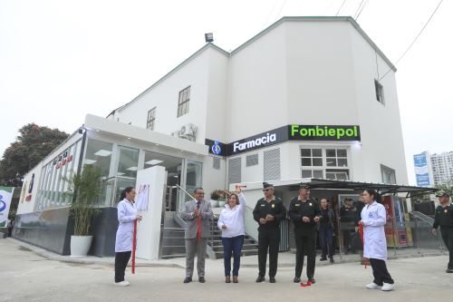 Presidenta Dina Boluarte participa en la inauguración de la farmacia del Fondo de Bienestar Policial