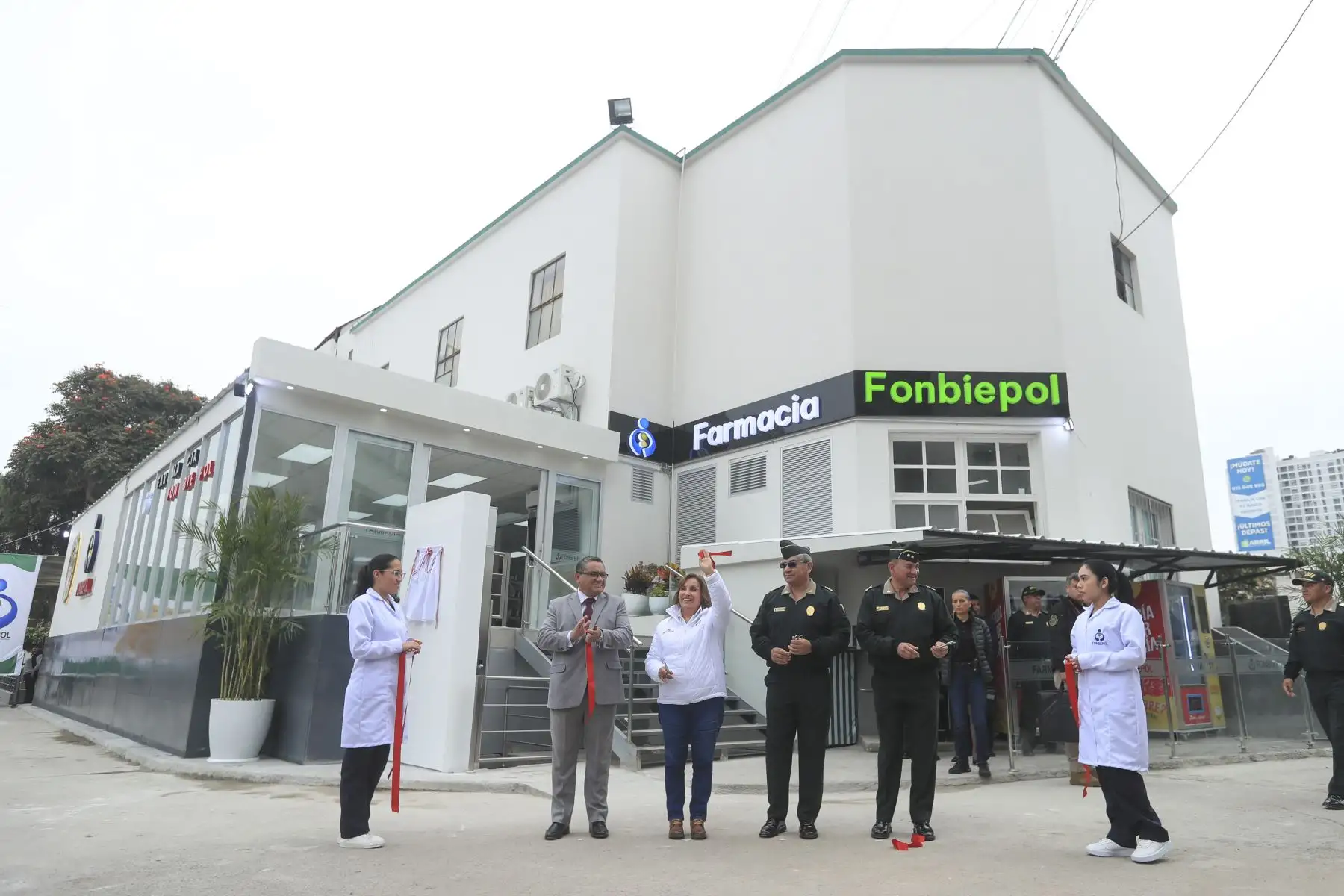 Inauguración de la farmacia Fonbiepol en el Hospital Central PNP “Luis N. Sáenz". 
Foto: ANDINA/Prensa Presidencia