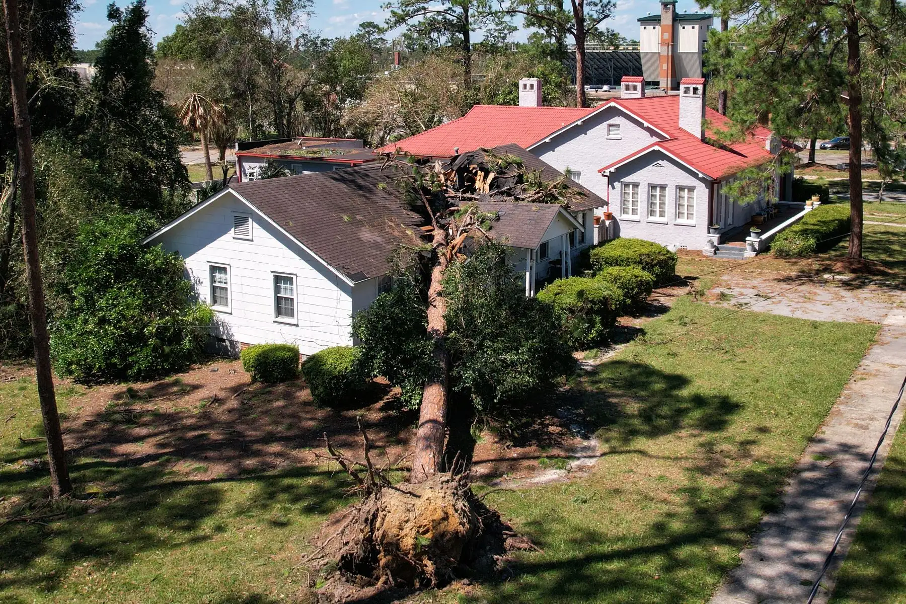 Fotografía que muestra los daños de la tormenta tras el huracán Helene en Valdosta, Georgia. Al menos 44 personas murieron en cinco estados de EE. UU. 
Foto: AFP