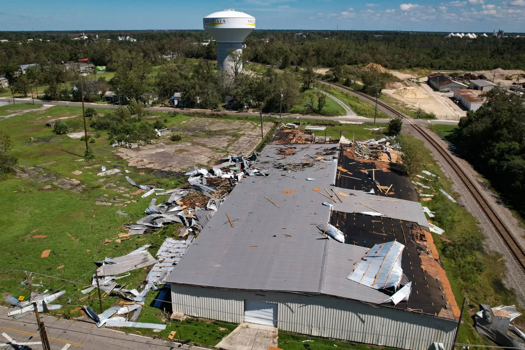 Fotografía que muestra los daños de la tormenta tras el huracán Helene en Valdosta, Georgia. Al menos 44 personas murieron en cinco estados de EE. UU. 
Foto: AFP