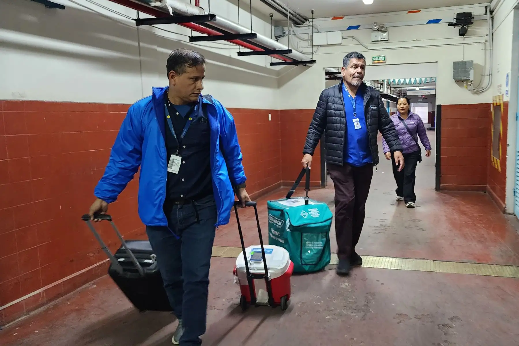 Una luz de esperanza se encendió para cinco pacientes en lista de espera del Seguro Social de Salud, gracias al acto altruista de la familia de un joven de 24 años fallecido, que accedió a la donación de órganos, brindando así una nueva oportunidad de vida.
Foto:  EsSalud