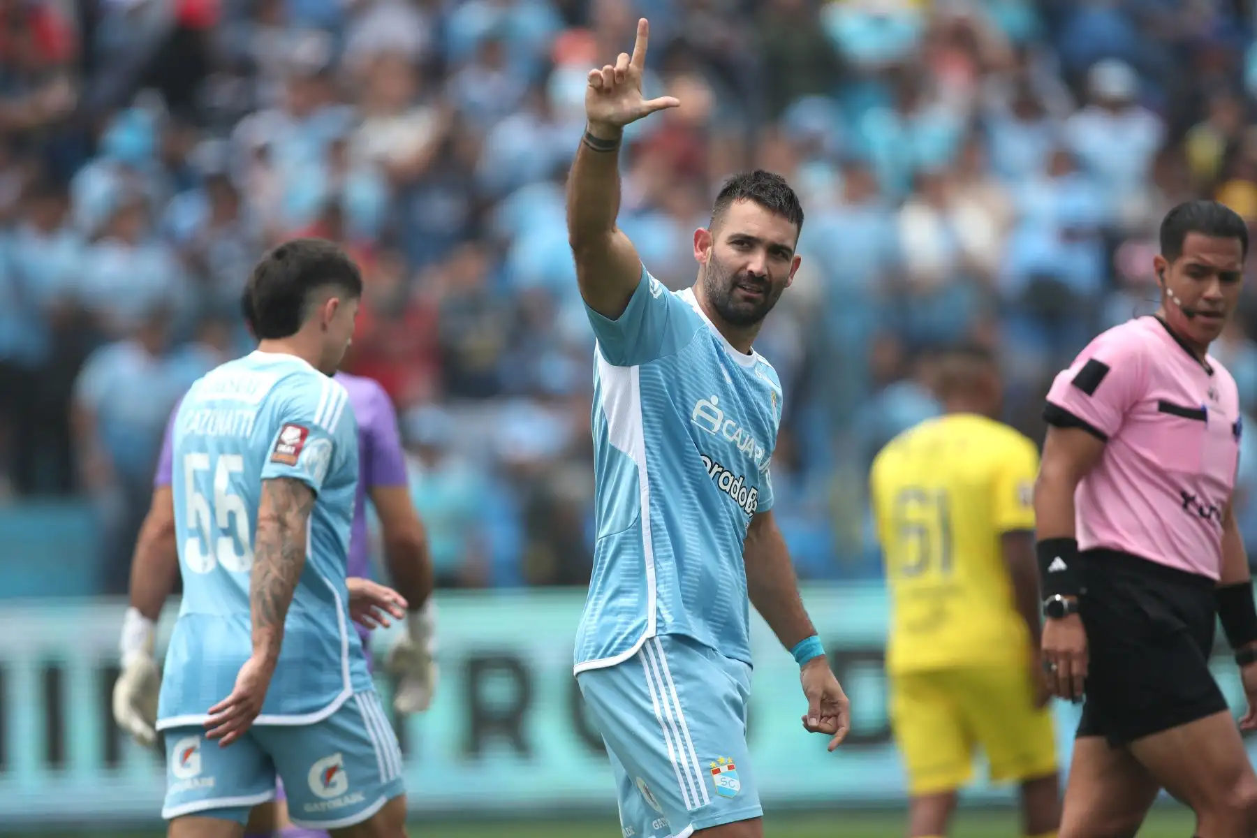 El jugador  Martín Cauteruccio de Sporting Cristal celebra su gol anotado ante Cesar Vallejo  por la fecha 13 del Torneo Clausura 2024 en el estadio Alberto Gallardo .
 Foto: ANDINA/ Lino Chipana
