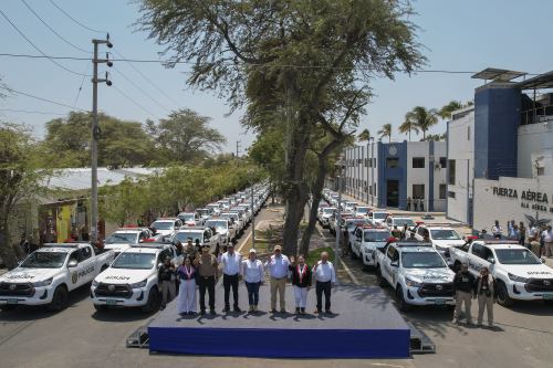 Presidenta Boluarte entrega 120 camionetas a comisarías de la región Piura