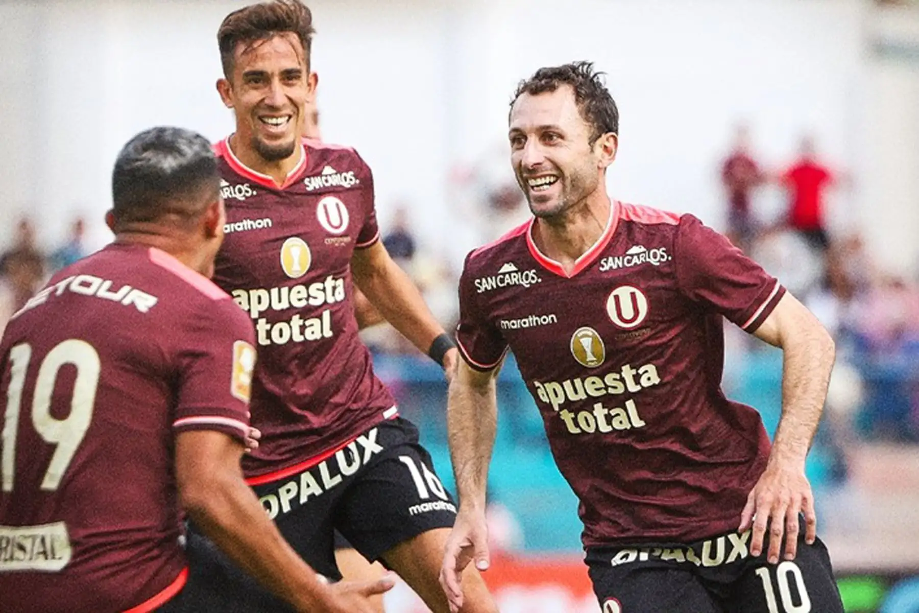 El jugador  Horacio Calcaterra  de Universitario de Deportes  celebra su gol anotado ante Comerciantes Unidos   por la fecha 13 del Torneo Clausura 2024 en Cajamarca .
Foto: Universitario