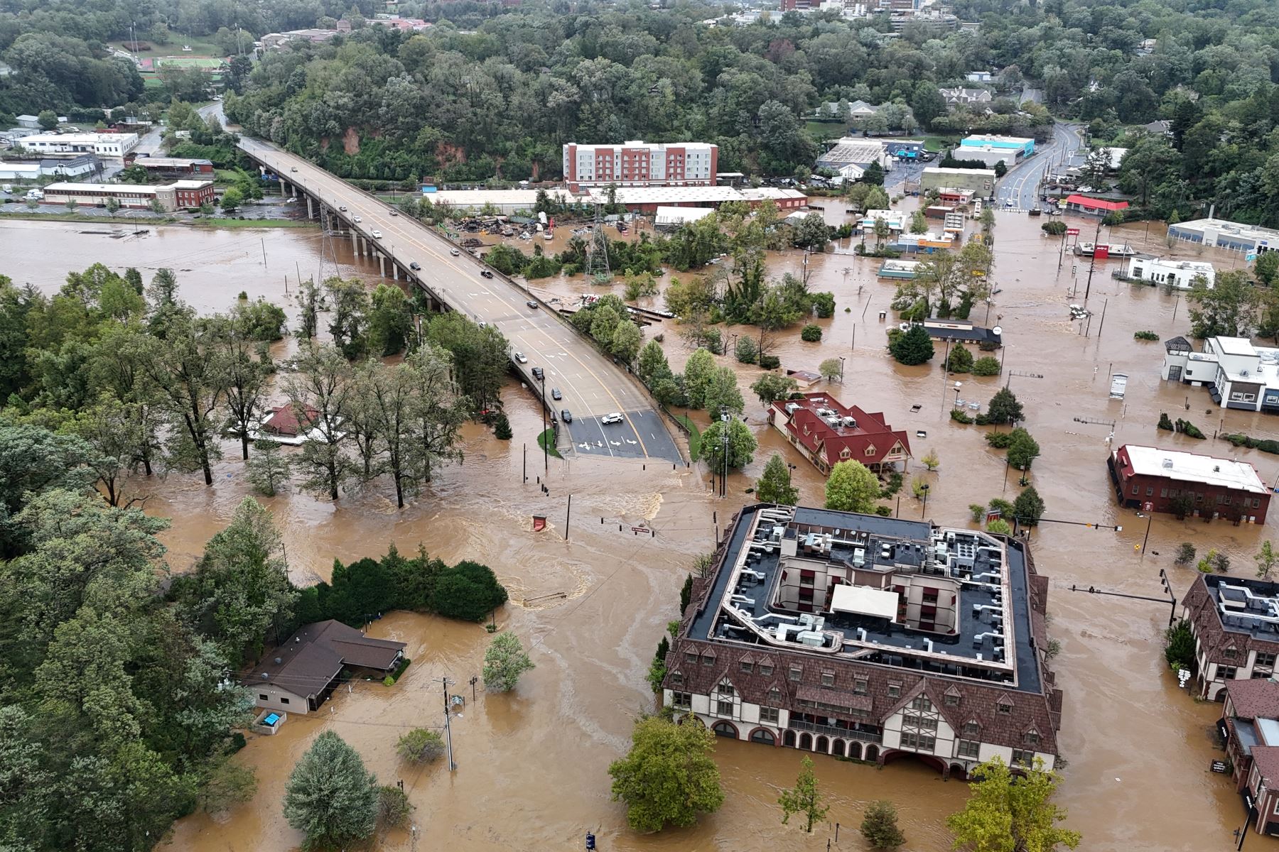 Inundaciones causadas por la tormenta que comenzó como huracán Helene y cubrió las calles de Asheville, Carolina del Norte, EE. UU.
Foto: EFE