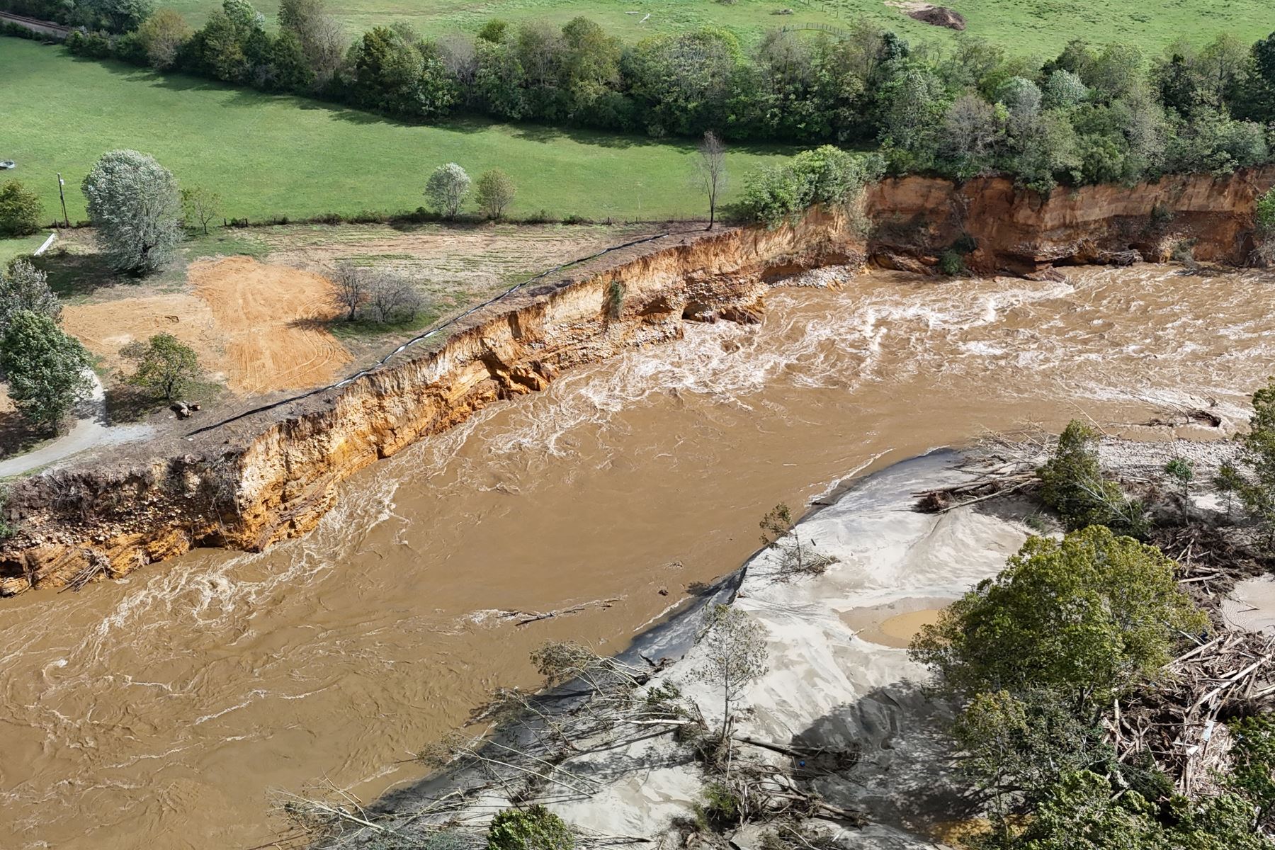 Inundaciones y daños causados ​​por la tormenta que comenzó como huracán Helene y cubrió las calles de Erwin, Tennessee, EE. UU.
Foto: EFE