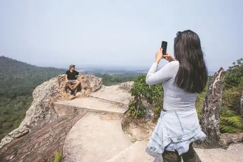 Los días no laborables decretados por el Gobierno ayudan a crear fines de semana largo que permiten la práctica del turismo, entre otras actividades. Morro la Calzada, una de las maravillas de la Amazonía en Moyobamba.  Foto: Carlos Marín