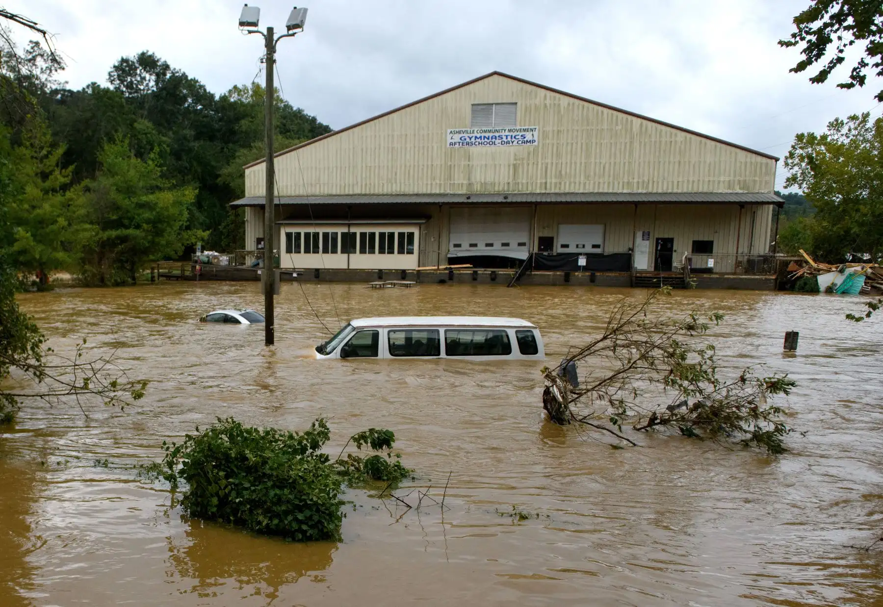 La devastación también alcanzó a Georgia. Este lunes, el gobernador estatal, Brian Kemp, dio a conocer en una rueda de prensa que las fatalidades ahí ascienden a 25 y calificó de "sin precedentes" los daños causados por Helene, en especial en el sur del estado. Foto: EFE