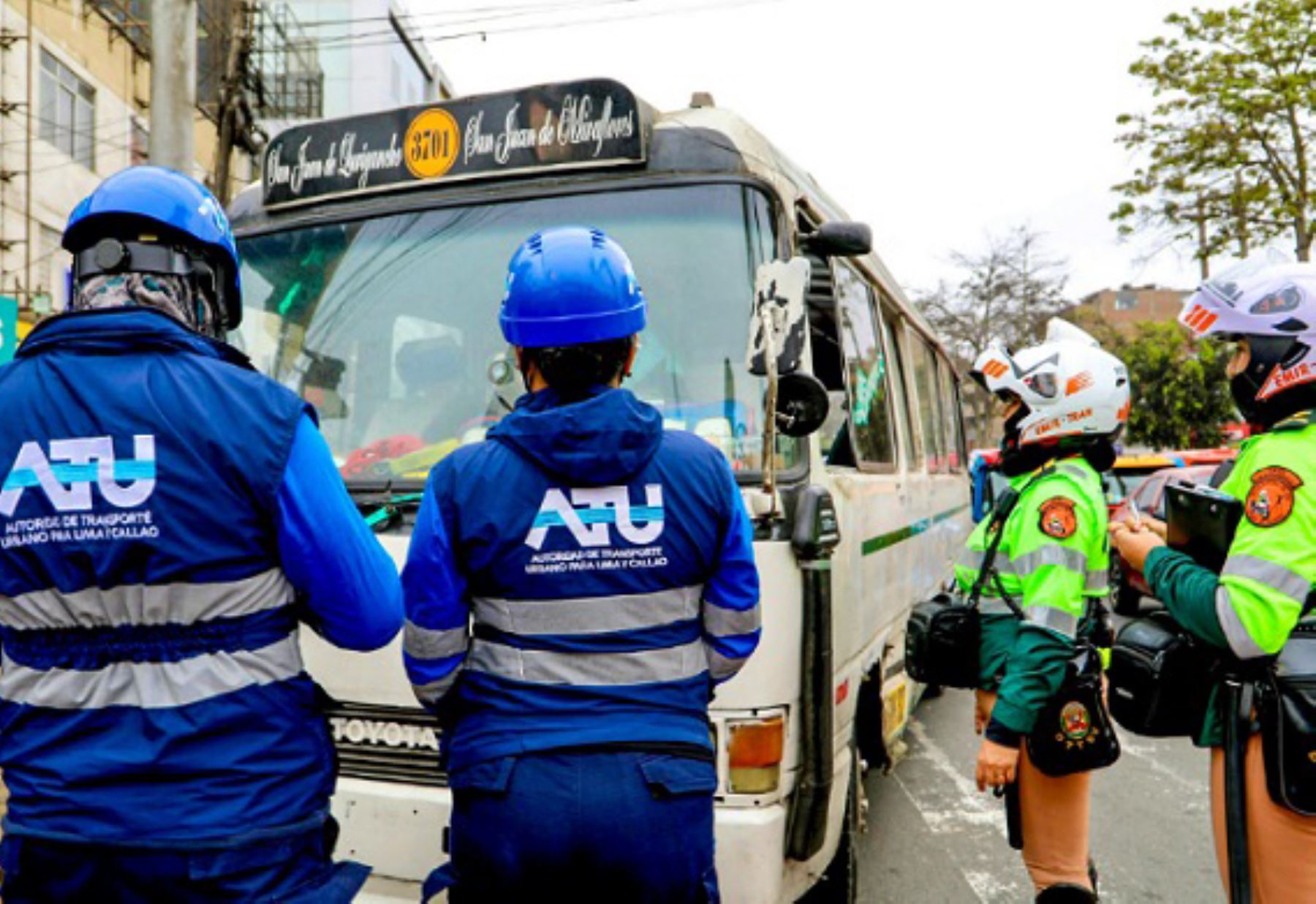 Unidades informales no cuentan con autorización, y en los operativos para erradicar el transporte informal se detectó que la mayoría circula sin CITV ni SOAT. ANDINA/Difusión