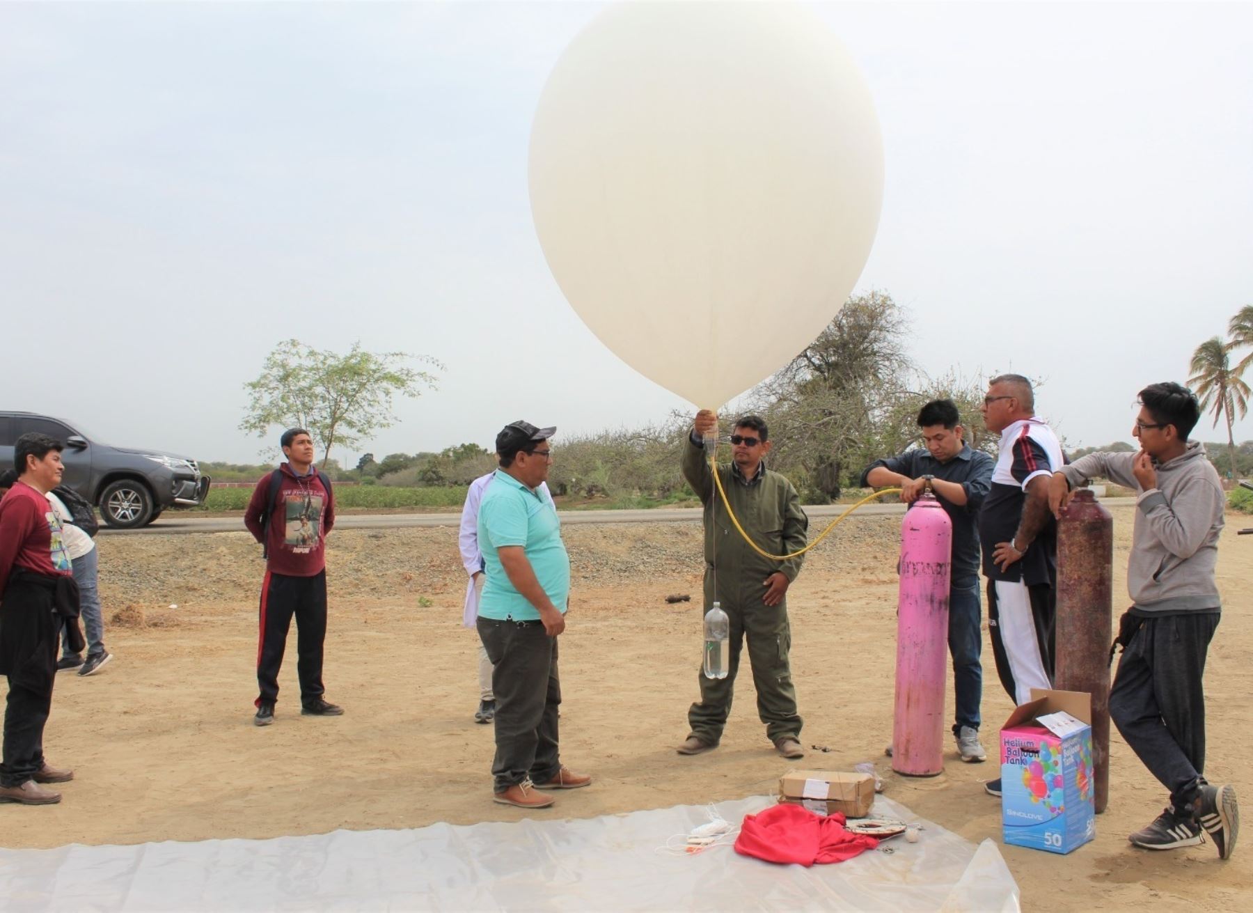 Universidad Nacional de Piura lanzan globo meteorológico de investigación para monitorear el Fenómeno El Niño. ANDINA/Difusión